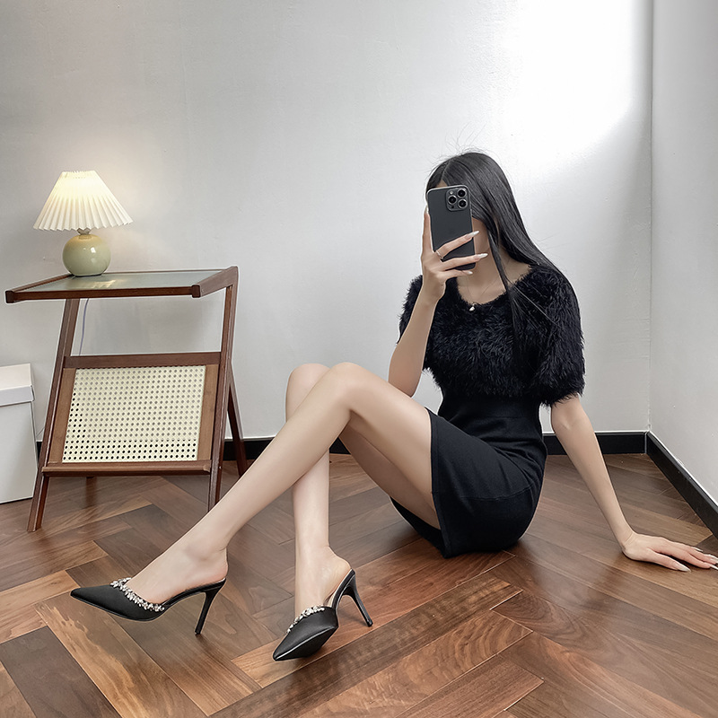 Black pointed chain rhinestone high heels 65