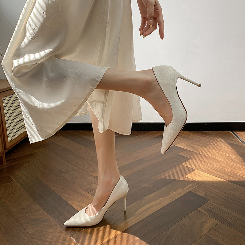 Jacquard satin white pointed shoes 78