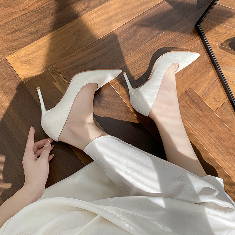 Jacquard satin white pointed shoes 78