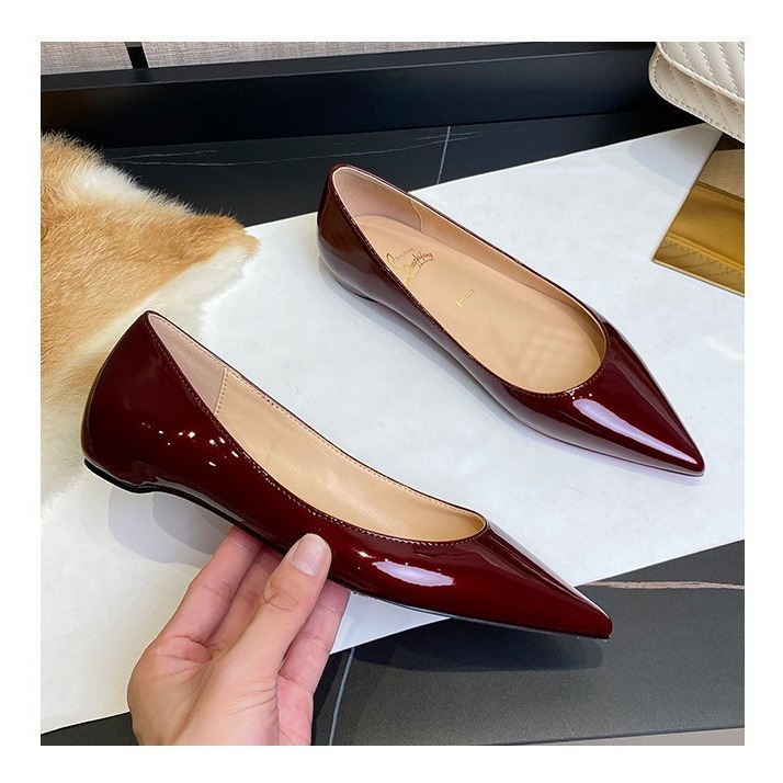 Patent leather shoes with low heels 74