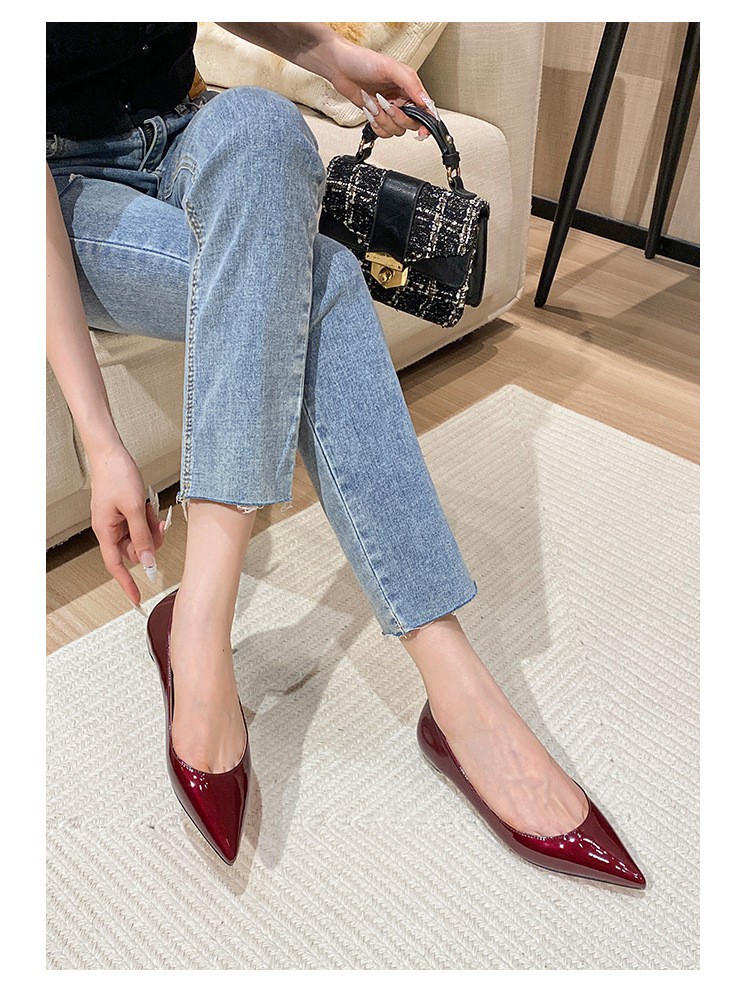 Patent leather shoes with low heels 74