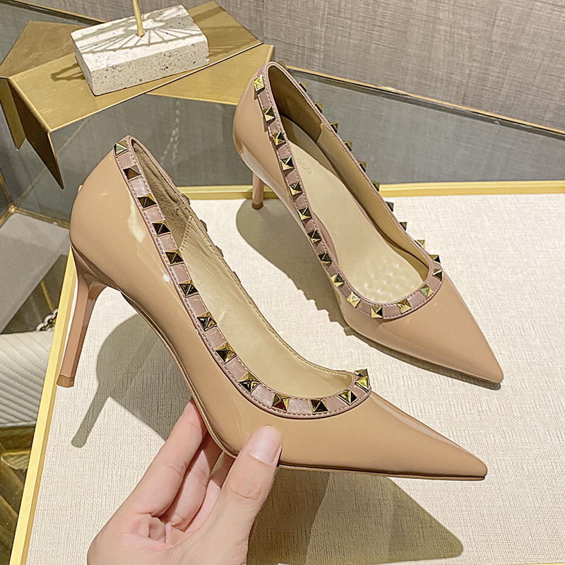 Pointed toe nude patent leather sandals 68