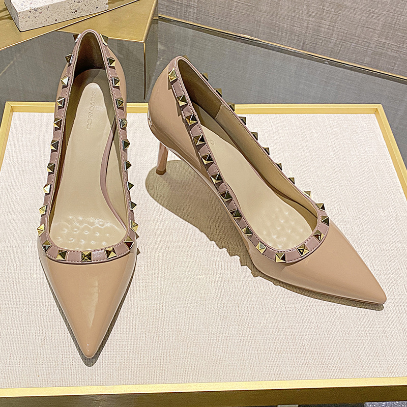 Pointed toe nude patent leather sandals 68