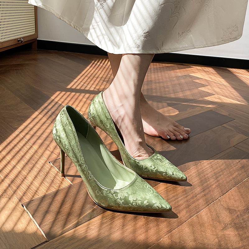 Silk satin pumps with high heels 70